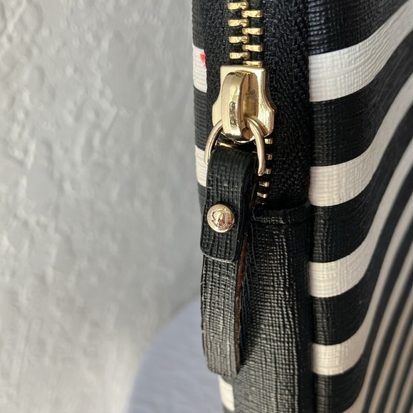 Kate Spade: Black/White Strip Computer Laptop Padded Zip Case/Sleeve - Picture 3 of 16